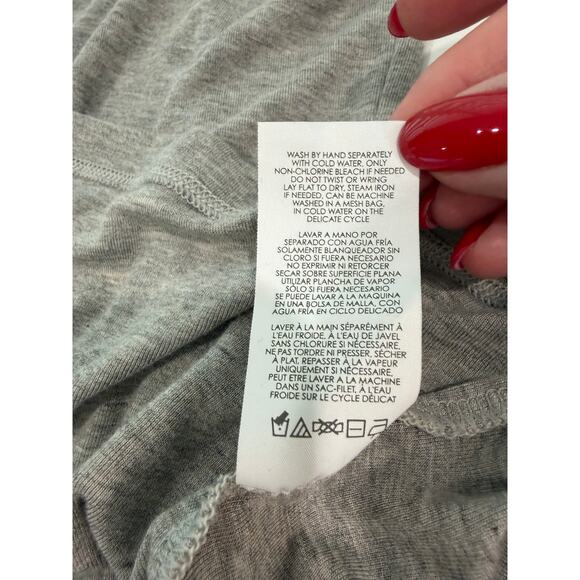 Cabi Gray Heathered Mock Neck Cap Sleeve Top Stretch Knit Size M EUC - Picture 5 of 5